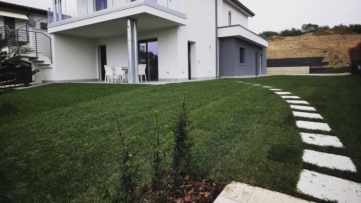 Bardolino Apartment | APARTMENT IN VILLA, LAKE VIEW, 5 MINUTES WALK FROM THE LAKE AND THE VILLAGE