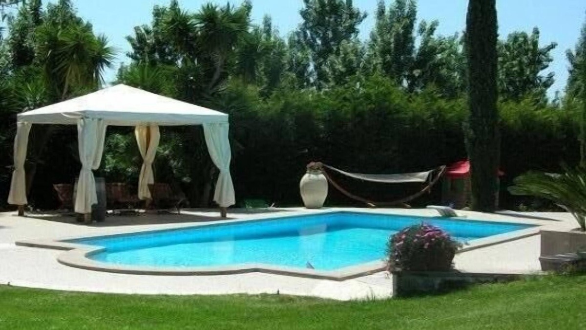 Cerveteri Villa | Apartment in villa, large garden, swimming pool, spa, near the sea Rome