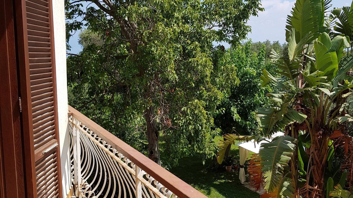 Briatico Apartment | Apartment in Villa with large Garden - 5 min from the sea -15 from Tropea