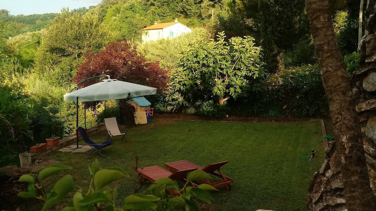 Cerri House | Apartment in villa with garden 2 km from Lerici Cin IT011002C28L2HXXJT
