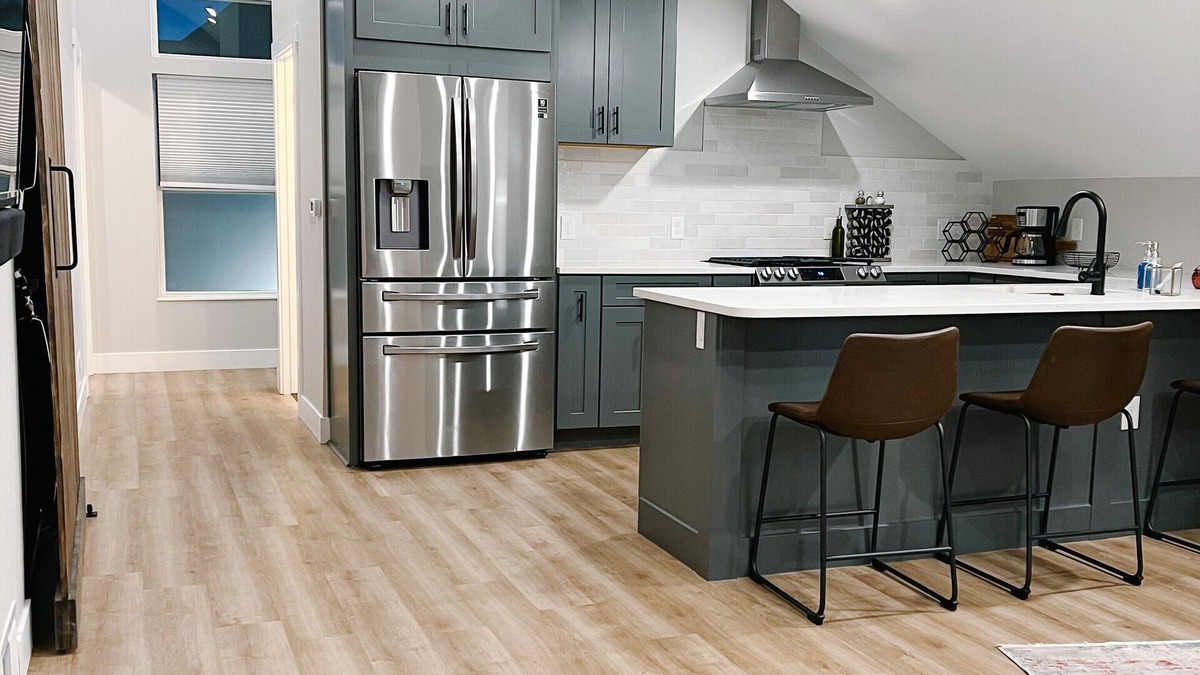 Washington Park West Apartment | Apartment in West Wash Park! Close to light rail, downtown, dining & shopping.