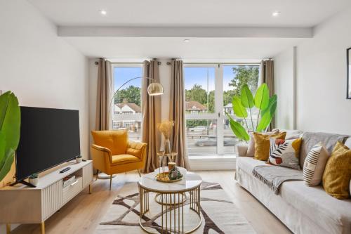 Coombe Hill Apartment | Apartment in Wimbledon with Cinema, Gym, Game Room