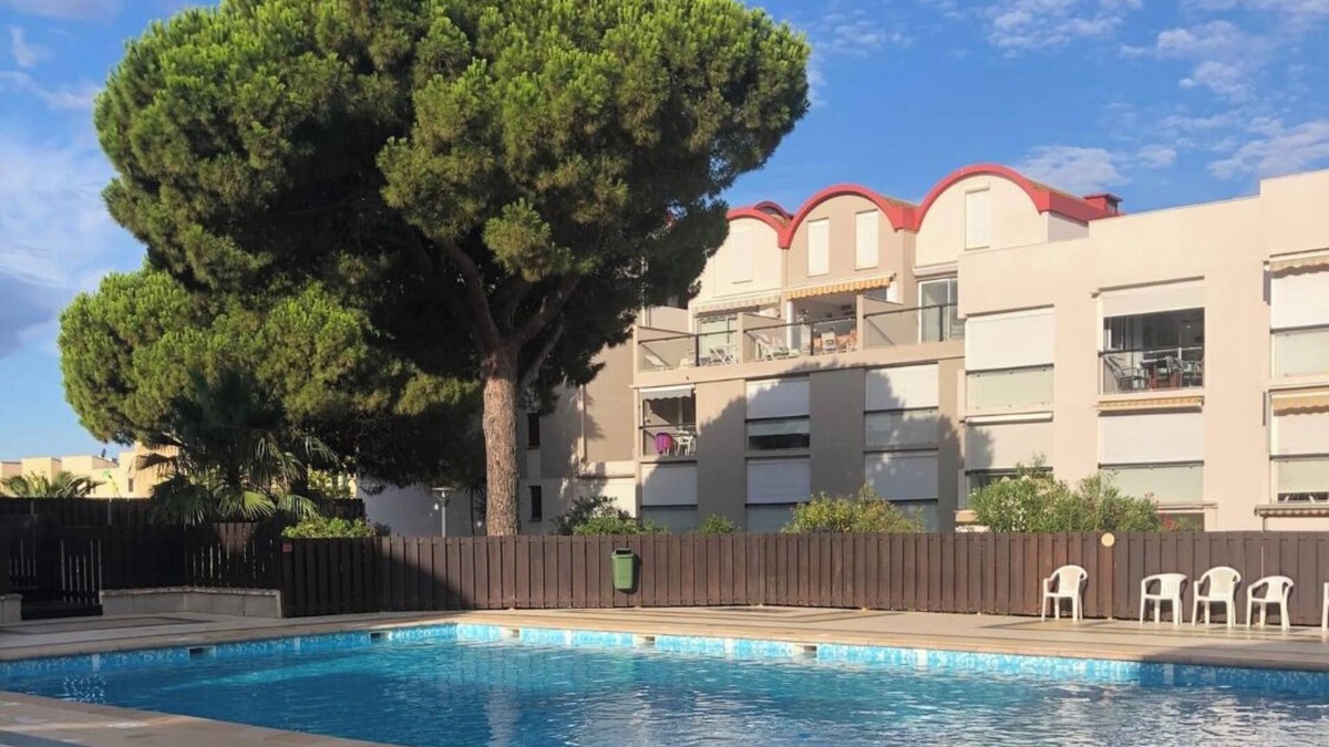 Port Rive Gauche Apartment | Apartment in wooded residence with swimming pool