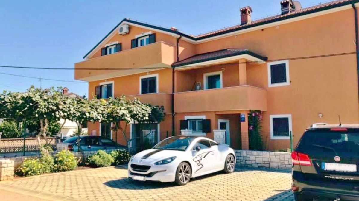 Zambratija Apartment | Apartment in Zambrattia, near the sea, garden, BBQ, WiFi, parking
