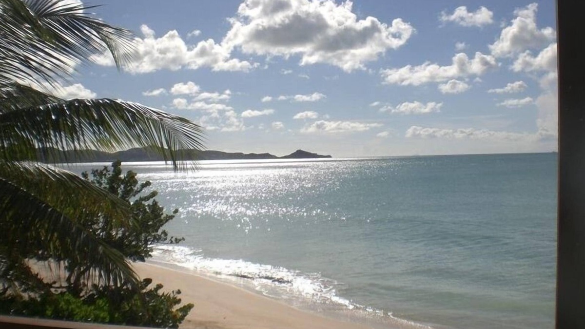 Runaway Bay Apartment | Apartment is the 2-Bedroom Upper Floor.