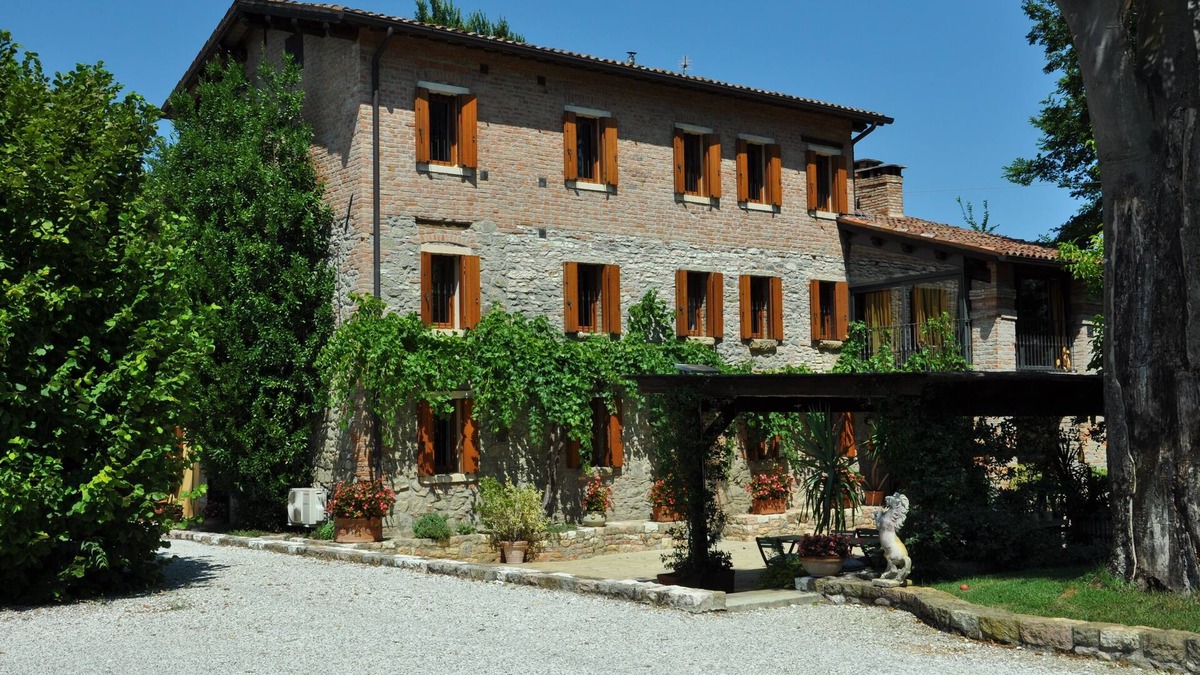 Ospedaletto di Pescantina Apartment | Apartment in a nineteenth-century house