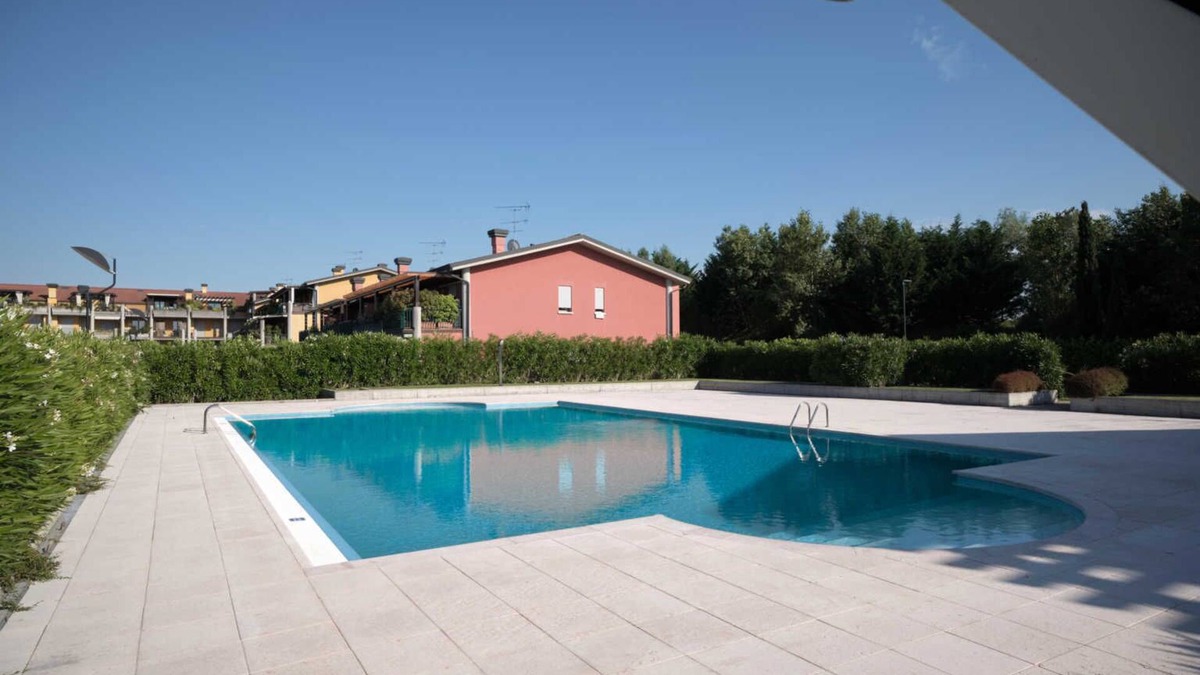 Rivoltella Apartment | Apartment for four people in a residence with swimming pool in Desenzano del Garda
