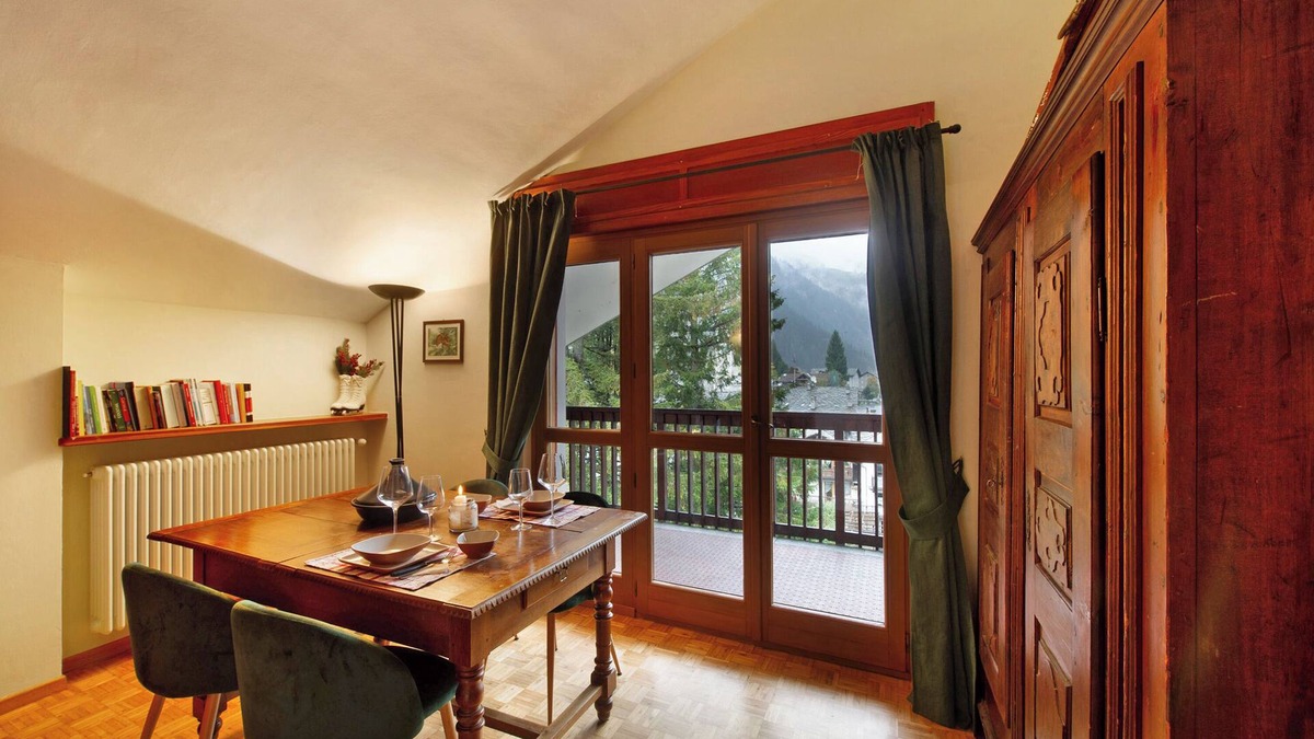 Gressoney-Saint-Jean Apartment | Apartment 'Finestra Sul Monte Rosa' with Mountain View, Shared Garden and Wi-Fi