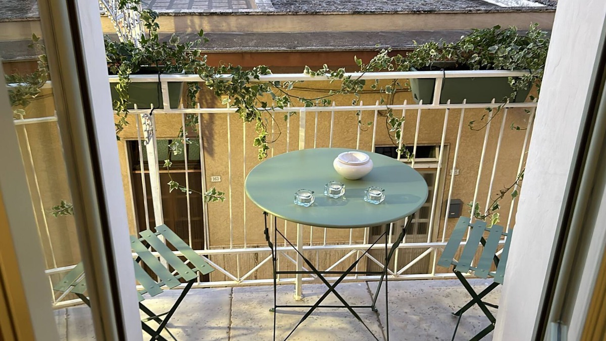 Montalbano Apartment | Apartment 'Zizzi' with Private Terrace, Wi-Fi and Air Conditioning