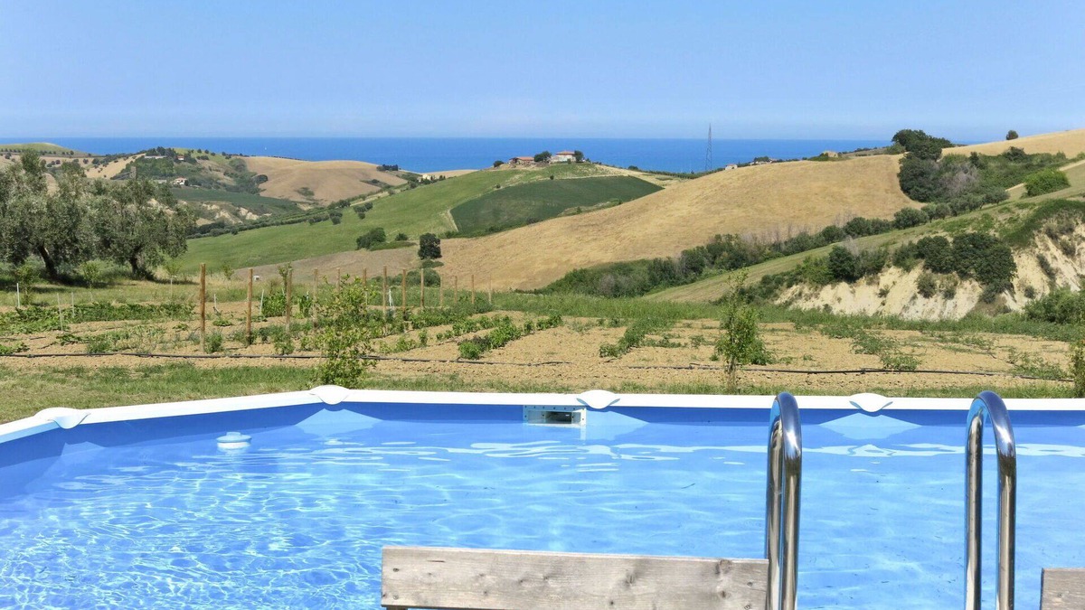 Cologna Spiaggia Villa | Apartment in villa with pool, A/C, hot tub, WIFI, TV, patio, pets allowed, panoramic view, parking
