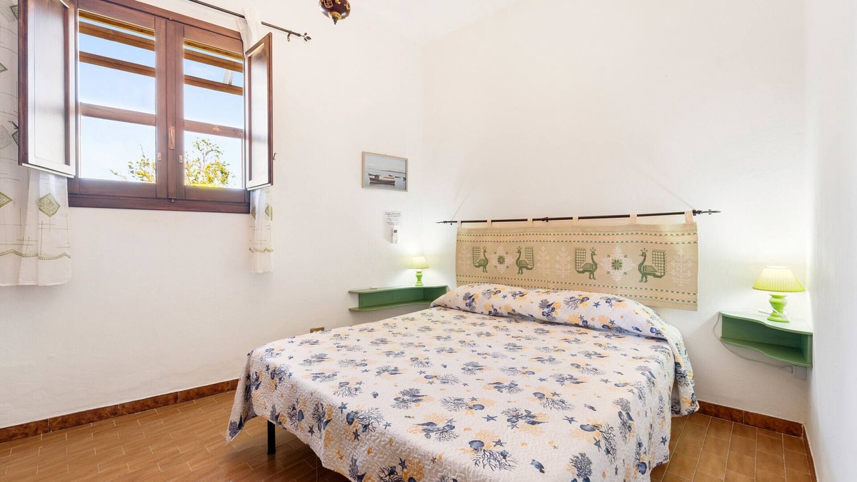San Giovanni Suergiu Apartment | Apartment '1' with Shared Garden and Air Conditioning