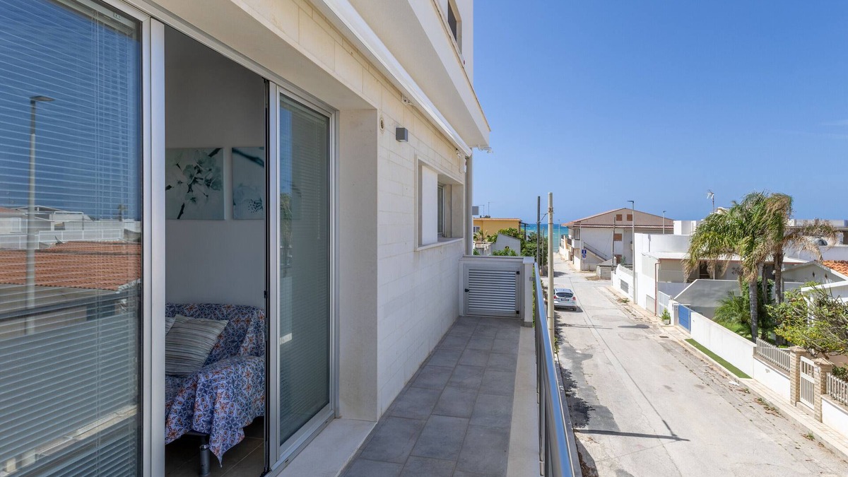 Punta Secca Apartment | Apartment 'Appartamento Mare' with Sea View, Wi-Fi and Air Conditioning