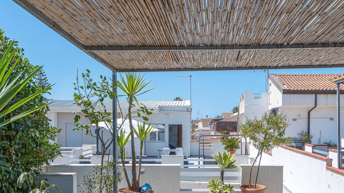 Casuzze Apartment | Apartment 'Stefany' with Private Terrace, Wi-Fi and Air Conditioning