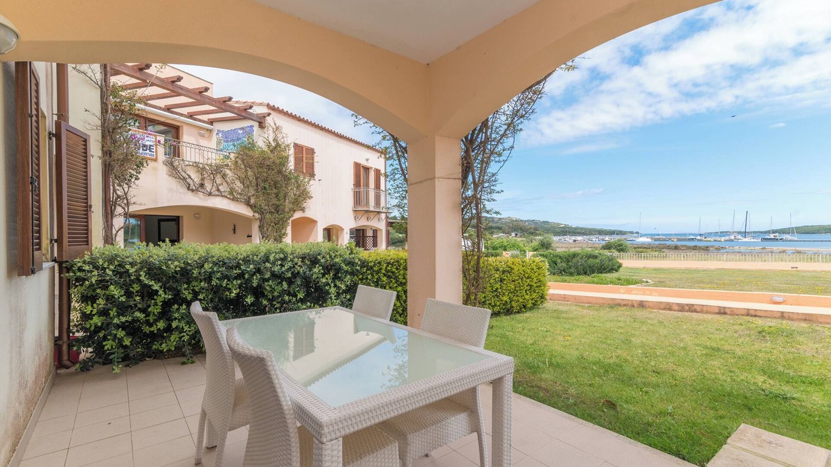 Porto Pozzo Apartment | Apartment “I Mirti di Porto Pozzo” close to the Beach with Sea View, Garden & Terrace