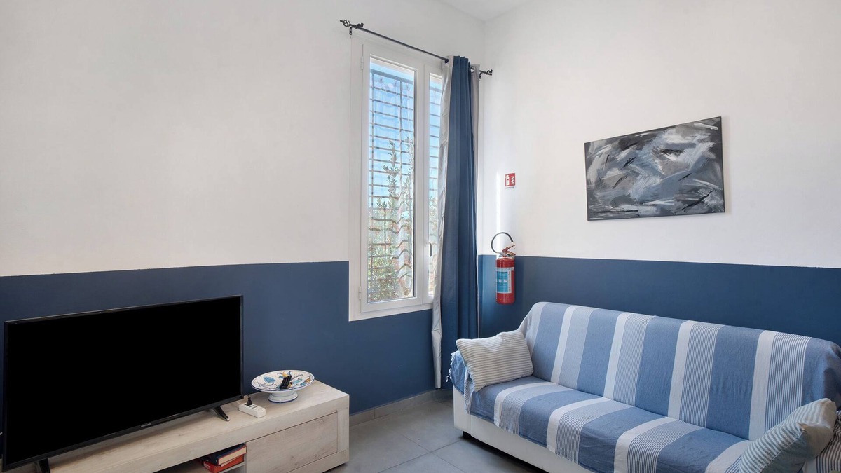 Santo Stefano al Mare Apartment | Apartment 'Ribes' with Private Terrace, Wi-Fi and Air Conditioning