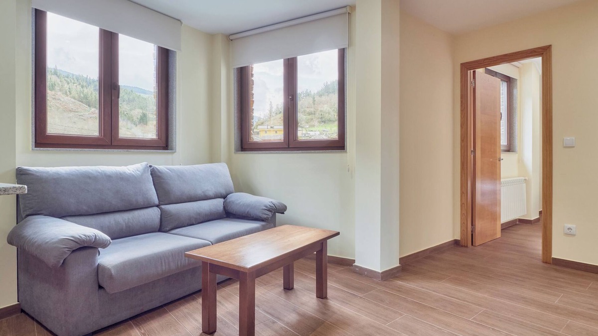 Cecos Apartment | Apartment 'Izquierda' with Shared Garden and Wi-Fi