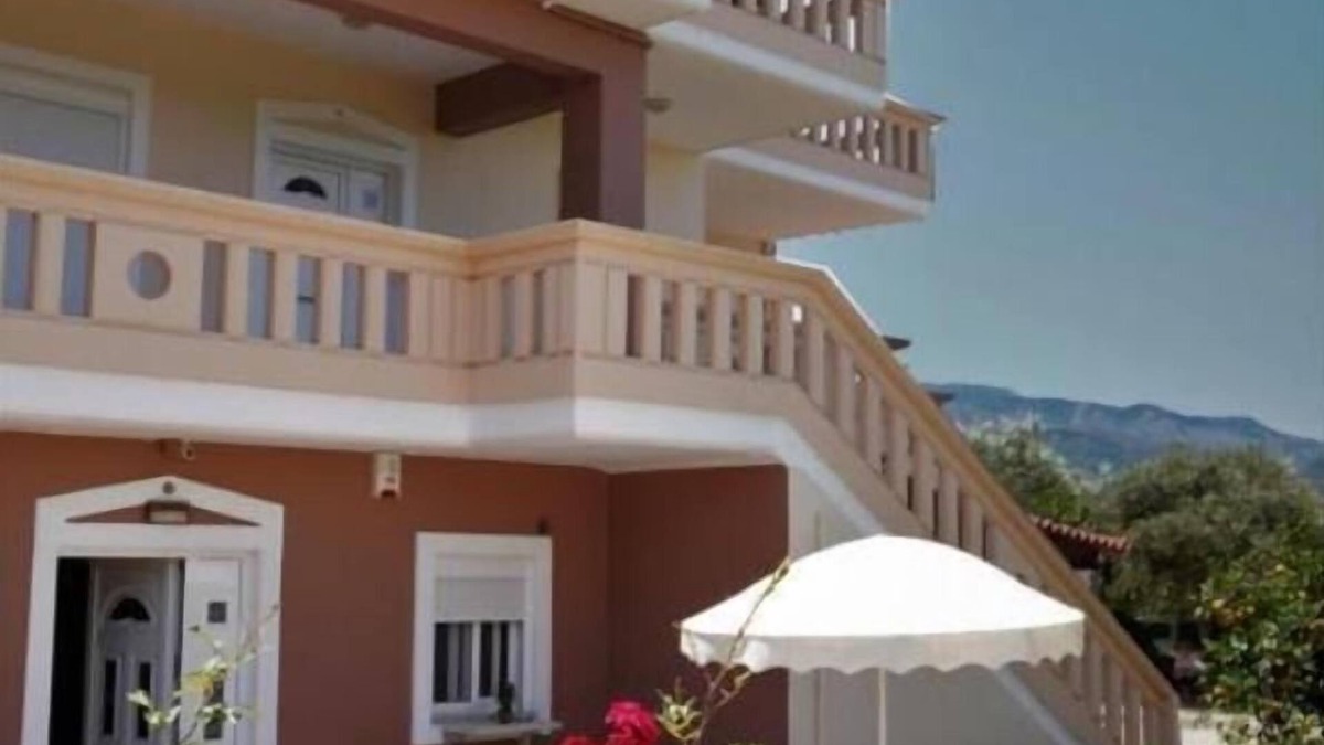 Agia Apartment | Apartment 'Joanna Luxury' with Mountain View, Wi-Fi and Air Conditioning