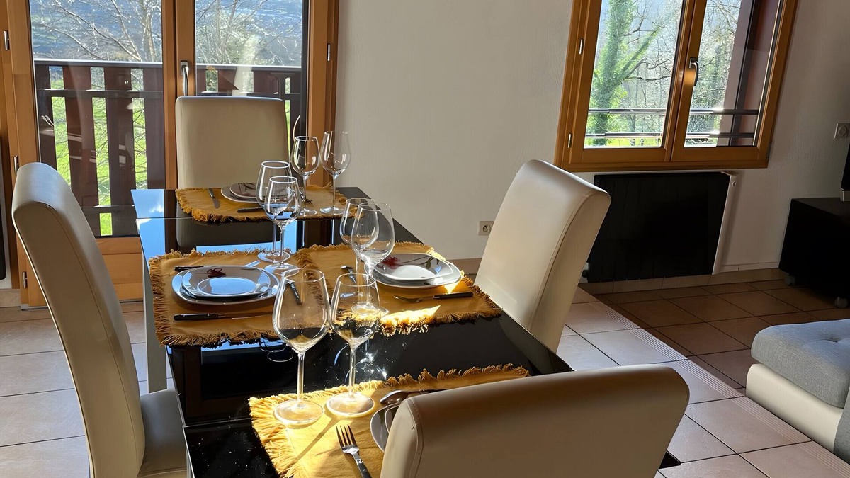 Thyez Apartment | Apartment 'Joli T3 À La Montagne' with Mountain View, Shared Garden and Balcony