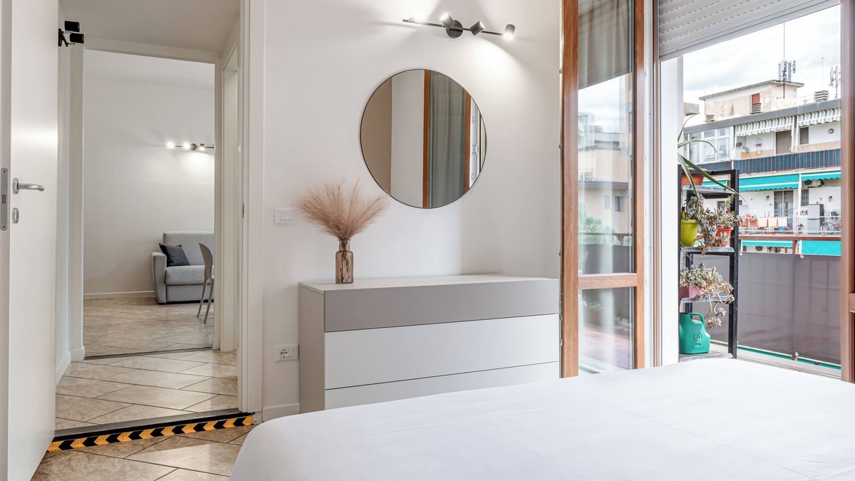 Peretola Apartment | Apartment 'Josephine Florence' with Balcony, Wi-Fi and Air Conditioning