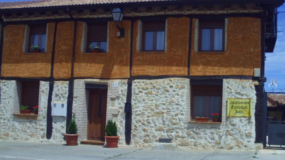 Valdemaluque Apartment | Apartment 'Julia De 2 Habitaciones' with Mountain View, Wi-Fi and Air Conditioning