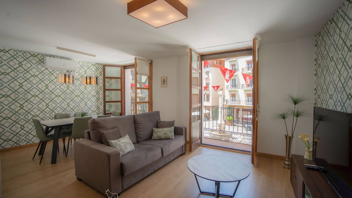 Old Town Apartment | Apartment-Jurásico-Deluxe-Ensuite with Shower-Balcony