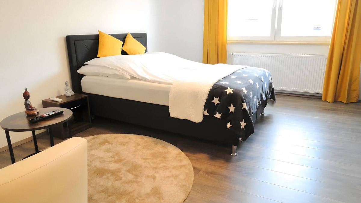 Huettenfeld Apartment | Apartment 'Karins Pension Zimmer 4' with Wi-Fi