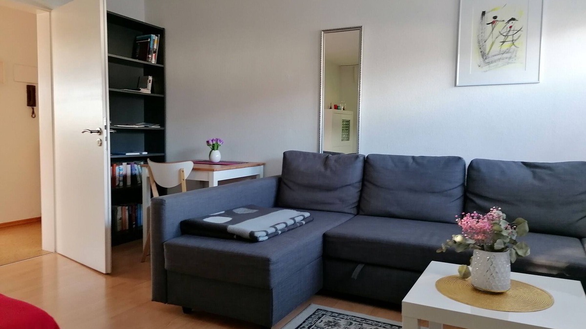 Moessingen Apartment | Apartment 'Kirsch-kern' with Balcony and Wi-Fi