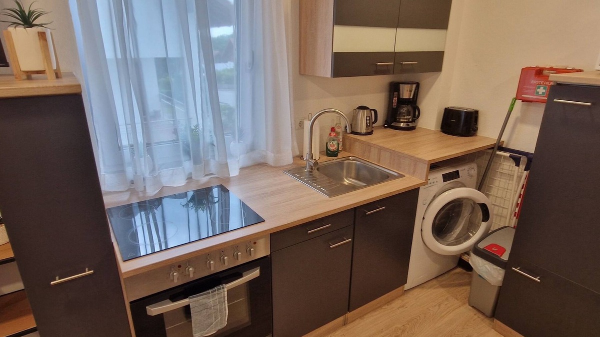 Roding Apartment | Apartment kitchen, WLAN, SMART TV, modern, single bed