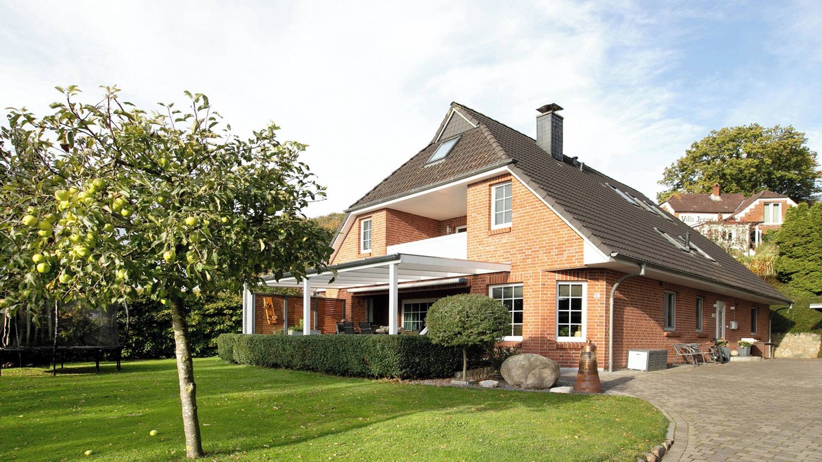 Burg Apartment | Apartment 'Kleine Nock' with Private Garden, Balcony and Wi-Fi