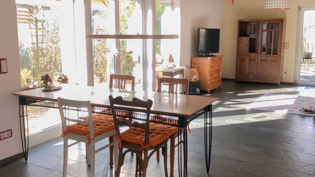 Neufrach Apartment | Apartment 'Kraus' with Private Terrace and Wi-Fi