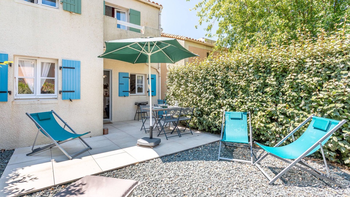 La Remigeasse Apartment | Apartment "La Belle Petite Maison" with Shared Terrace, Private Garden and Wi-Fi
