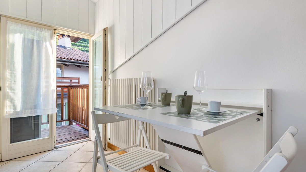 Mori Apartment | Apartment 'La Casa Del Gelso' with Mountain View, Balcony and Wi-Fi