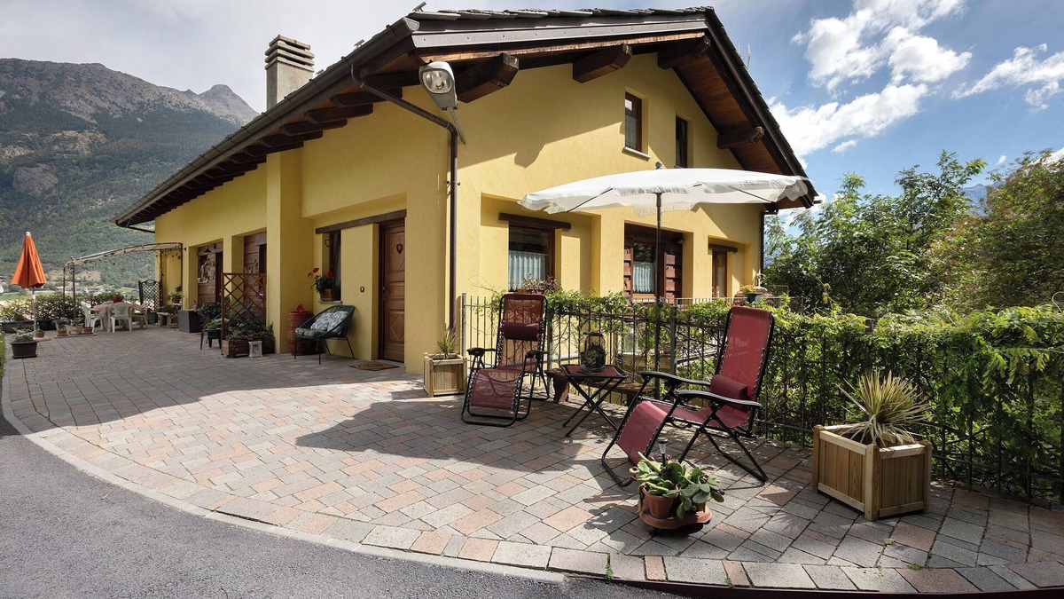 Gignod Apartment | Apartment 'La Casa Di Alice' with Mountain View, Private Garden and Wi-Fi