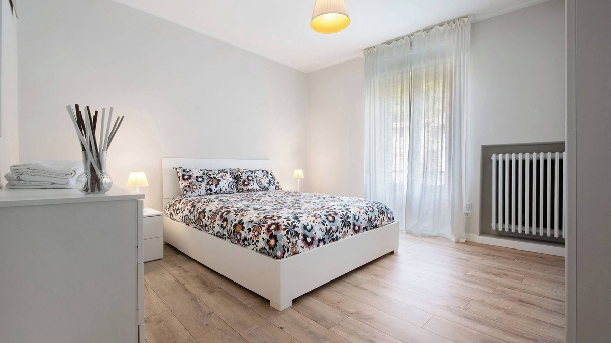Civenna Apartment | Apartment 'La Casa Di Tina - Civenna' with Balcony and Wi-Fi