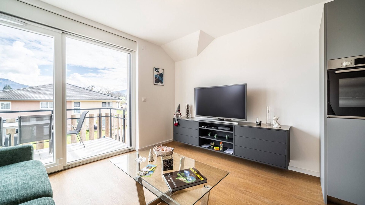 Marcellaz Apartment | Apartment 'La Crète De Marcellaz' with Balcony and Wi-Fi