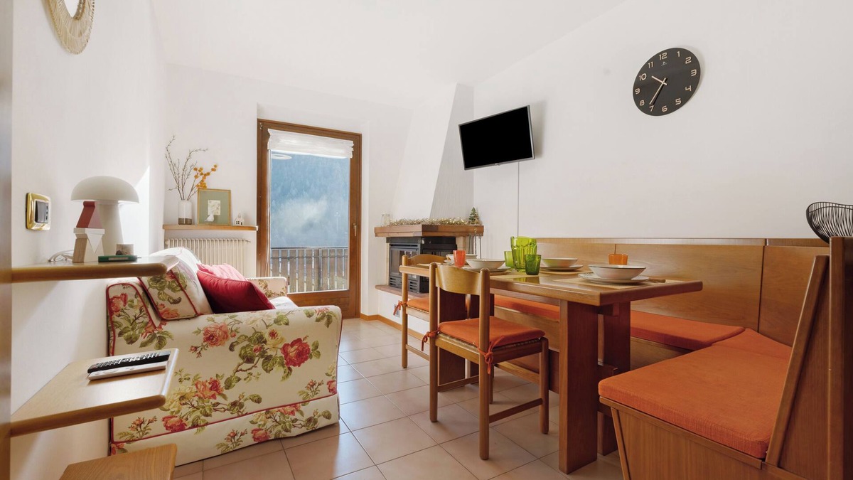 Bondo Apartment | Apartment 'La Finestra Sui Monti' with Mountain View and Shared Terrace