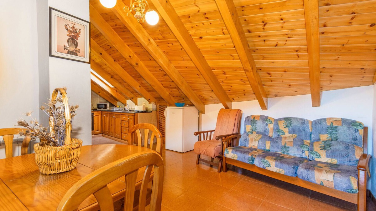 Durro Apartment | Apartment 'La Golfa' with Mountain View and Private Garden