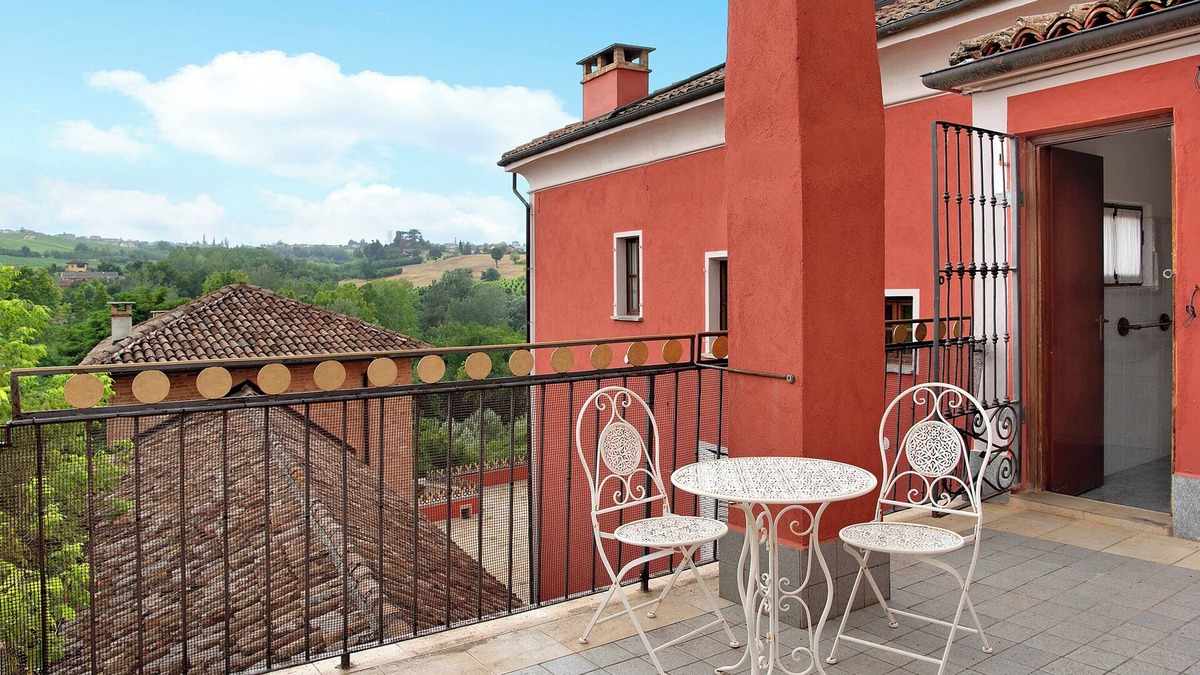 Costigliole d'Asti Apartment | Apartment 'La Rocca di Efisio - Barbera with Private Terrace, Wi-Fi and Air Conditioning