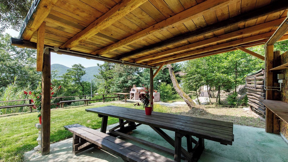 Varazze House | Apartment 'La Liguria Tra Gli Ulivi 2' with Mountain View, Wi-Fi and Air Conditioning