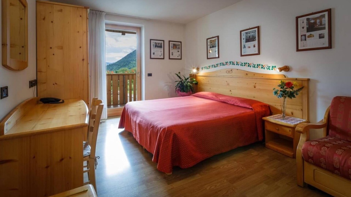 Giustino Apartment | Apartment La Locanda Bilocale 4 persons with mountain view, balcony & Wi-Fi