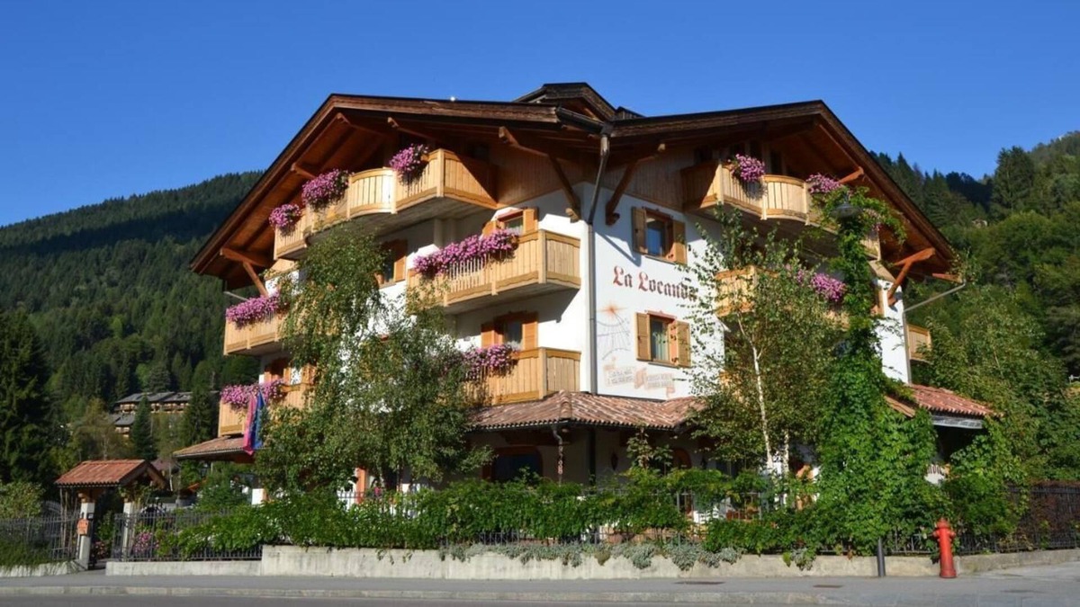 Giustino Apartment | Apartment La Locanda Bilocale 4 persone with Mountain View, Balcony & Wi-Fi