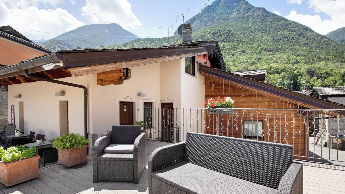 Cors Apartment | Apartment 'La Maison de Amélie - Bed' with Mountain View, Shared Terrace and Wi-Fi
