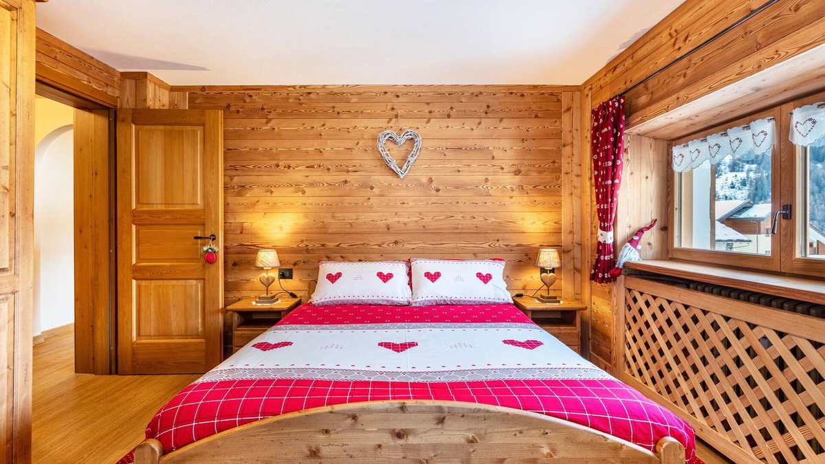 Cogne Apartment | Apartment 'La Maison Des Coeurs, Cogne' with Mountain View, Private Terrace and Wi-Fi