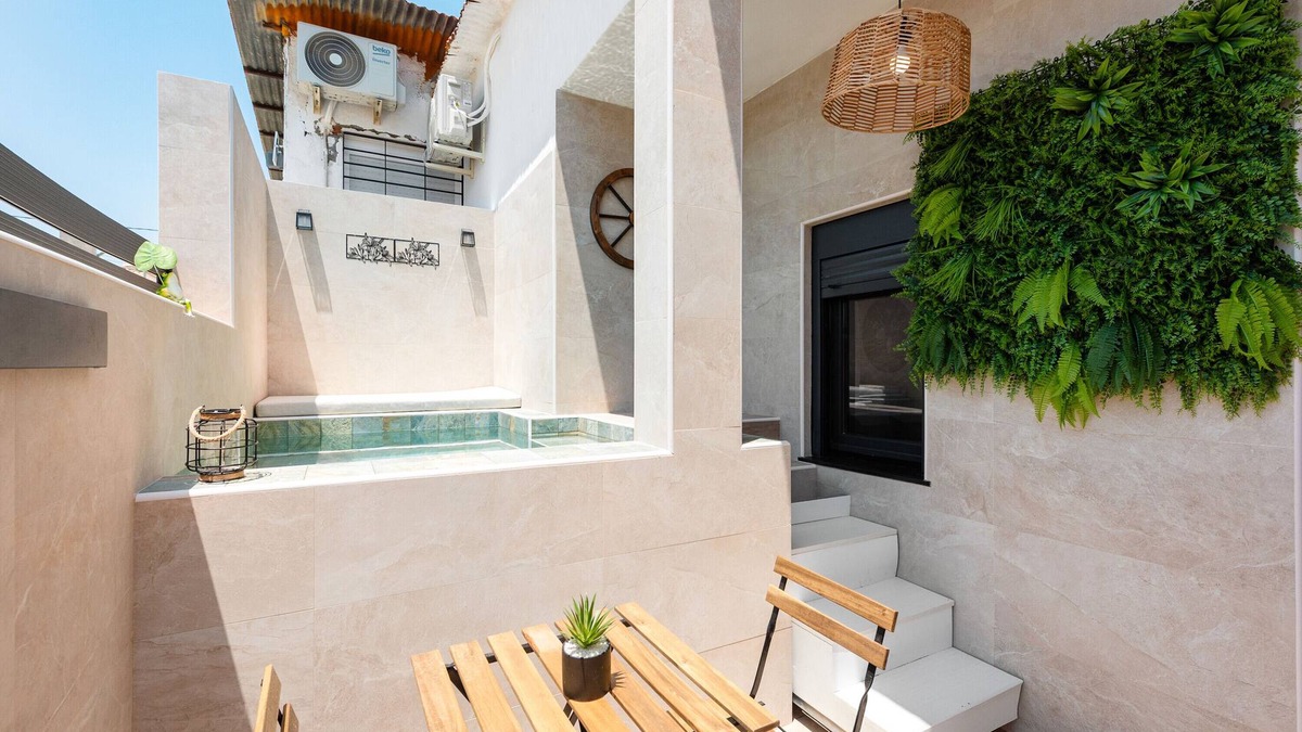 Campanillas Apartment | Apartment 'La Mihilla' with Mountain View, Wi-Fi and Air Conditioning