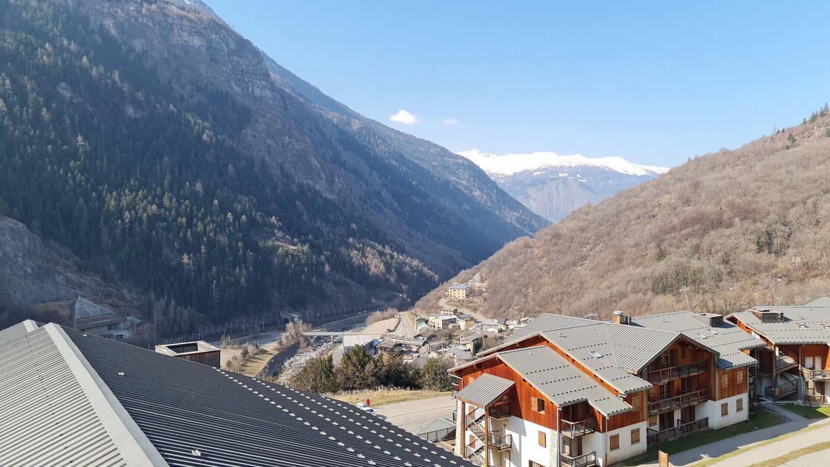 Orelle Apartment | Apartment 'La Montagne' with Private Pool, Balcony and Wi-Fi