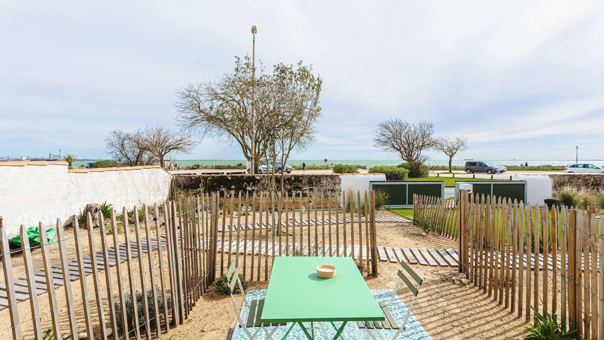 Rivedoux-Plage Apartment | Apartment 'La Plage, T2' with Sea View, Private Terrace and Wi-Fi