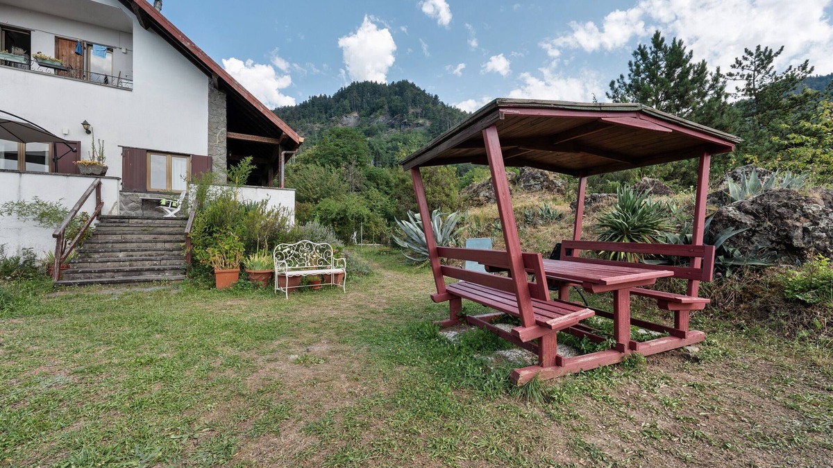 Borzonasca Apartment | Apartment 'La Squazza' with Mountain View, Private Terrace and Wi-Fi