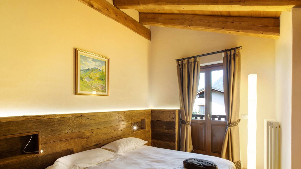 Pont Suaz Apartment | Apartment 'La Vigne De Papagran App5' with Mountain View, Shared Garden and Wi-Fi