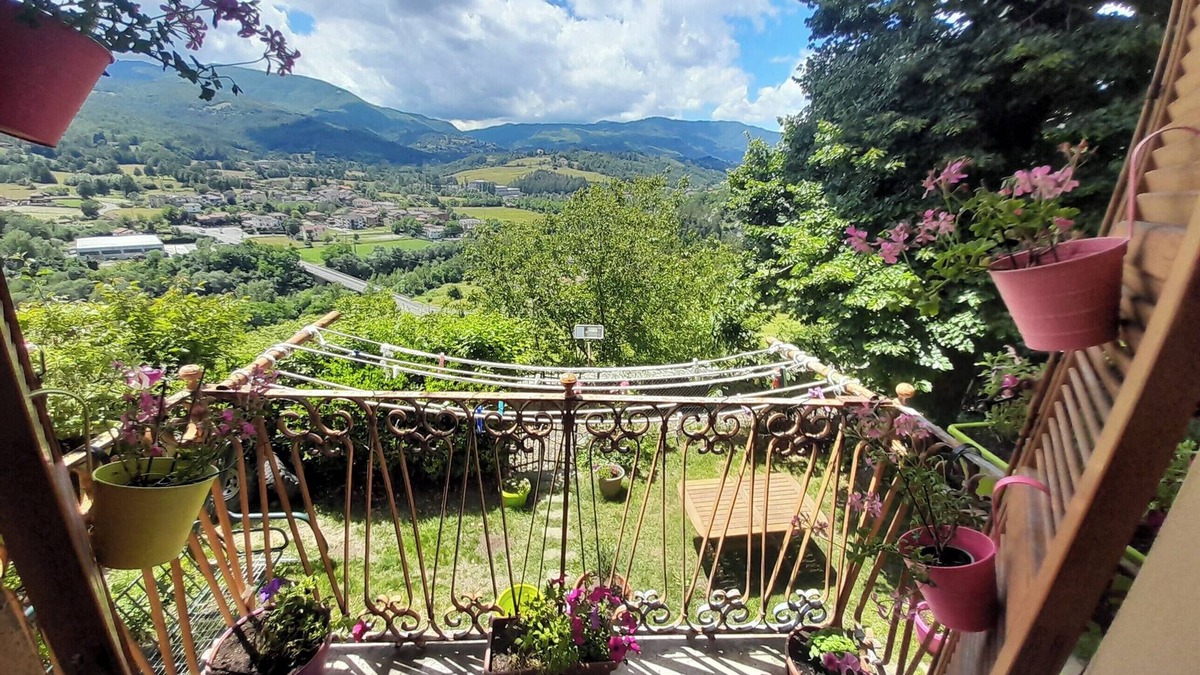 Compiano Apartment | Apartment 'La Vista Sul Castello' with Mountain View, Wi-Fi and Air Conditioning