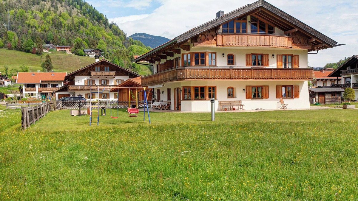 Wallgau Apartment | Apartment 'Landhaus Bergkulisse' with Mountain View, Shared Terrace and Wi-Fi